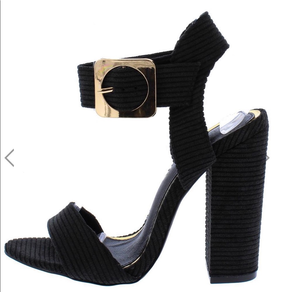 NWB ribbed Black Heels